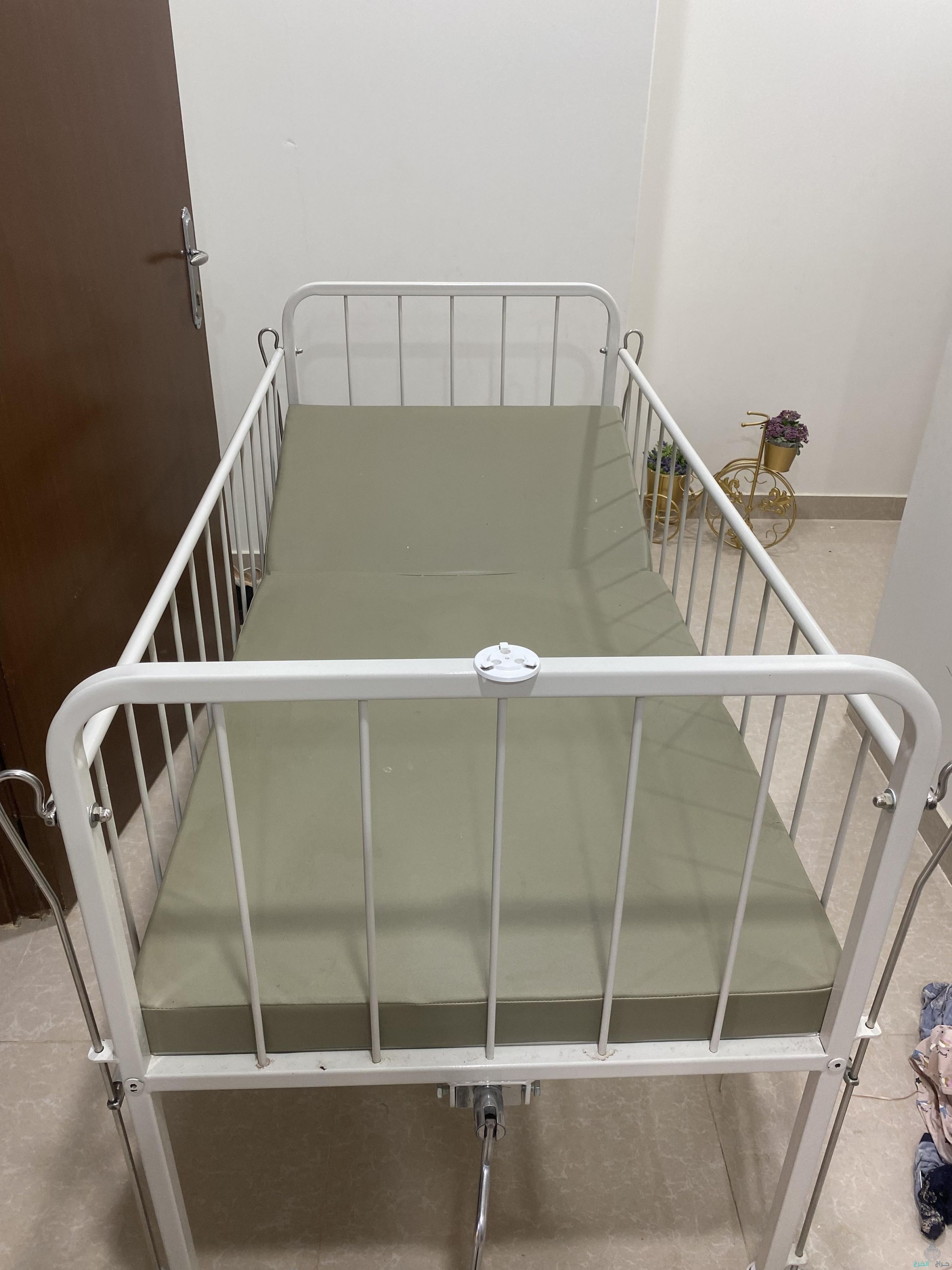 سرير اطفال احتياجات  خاصة ومروش 