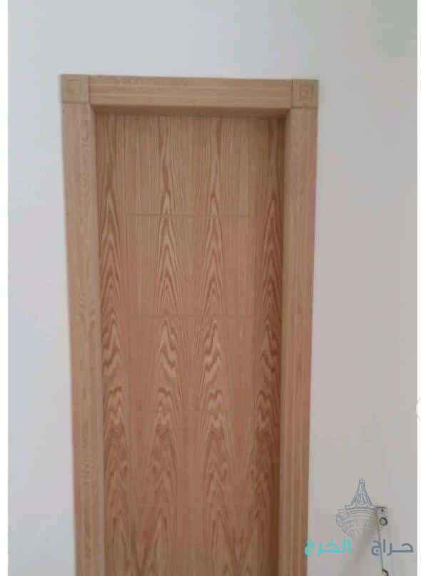 تصنيع وتركيب جميع انواع الأبواب الخشبية وجميع الديكورات بأسعار مميزه ومواصفات جديده 