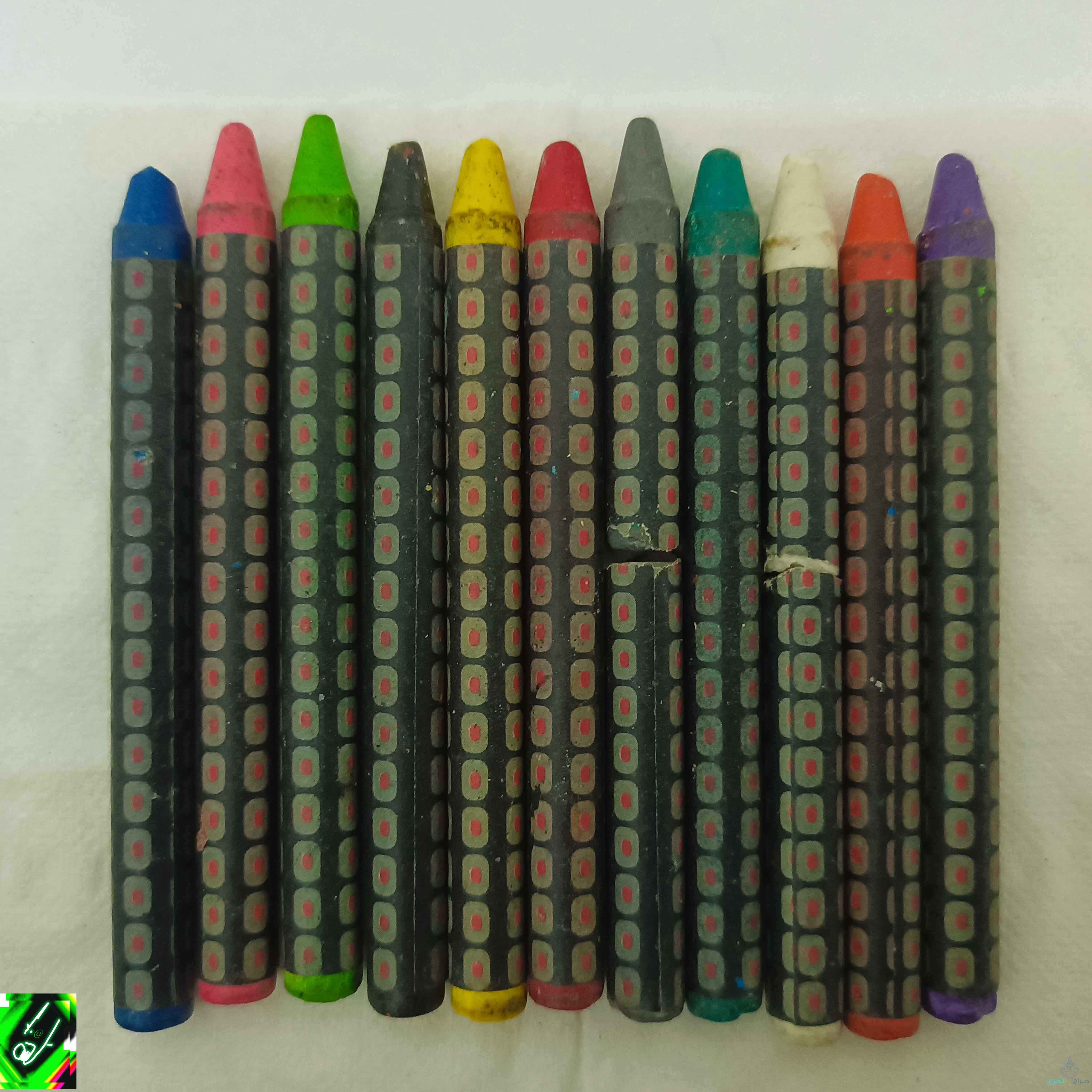 قلم وألوان خشبية وشمعية Pen, coloured pencils, oil pastels 