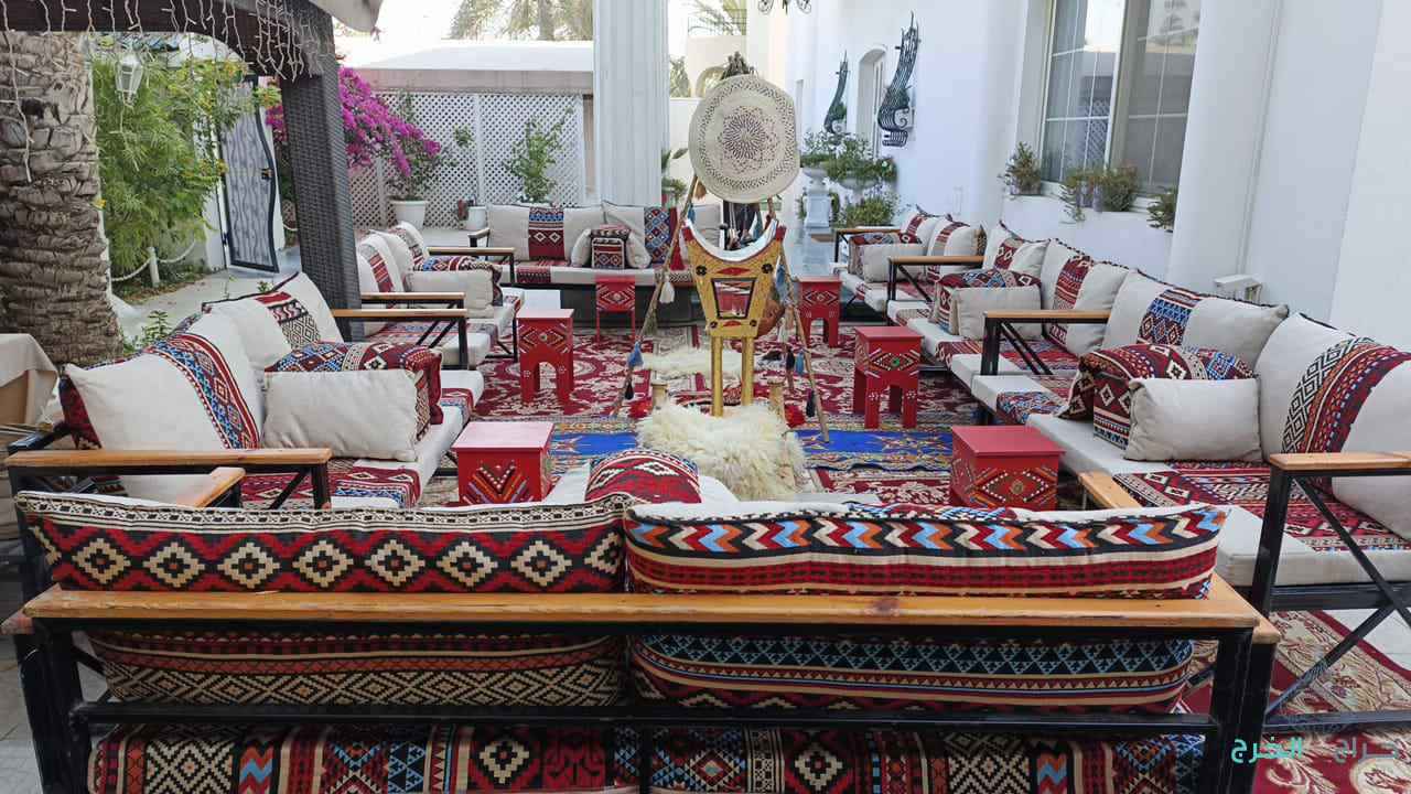 للتاجير الحفلات والمناسبه تاجل جلسات شعبيه كراسي وطاولات طعام تاجير فرشات ملكي