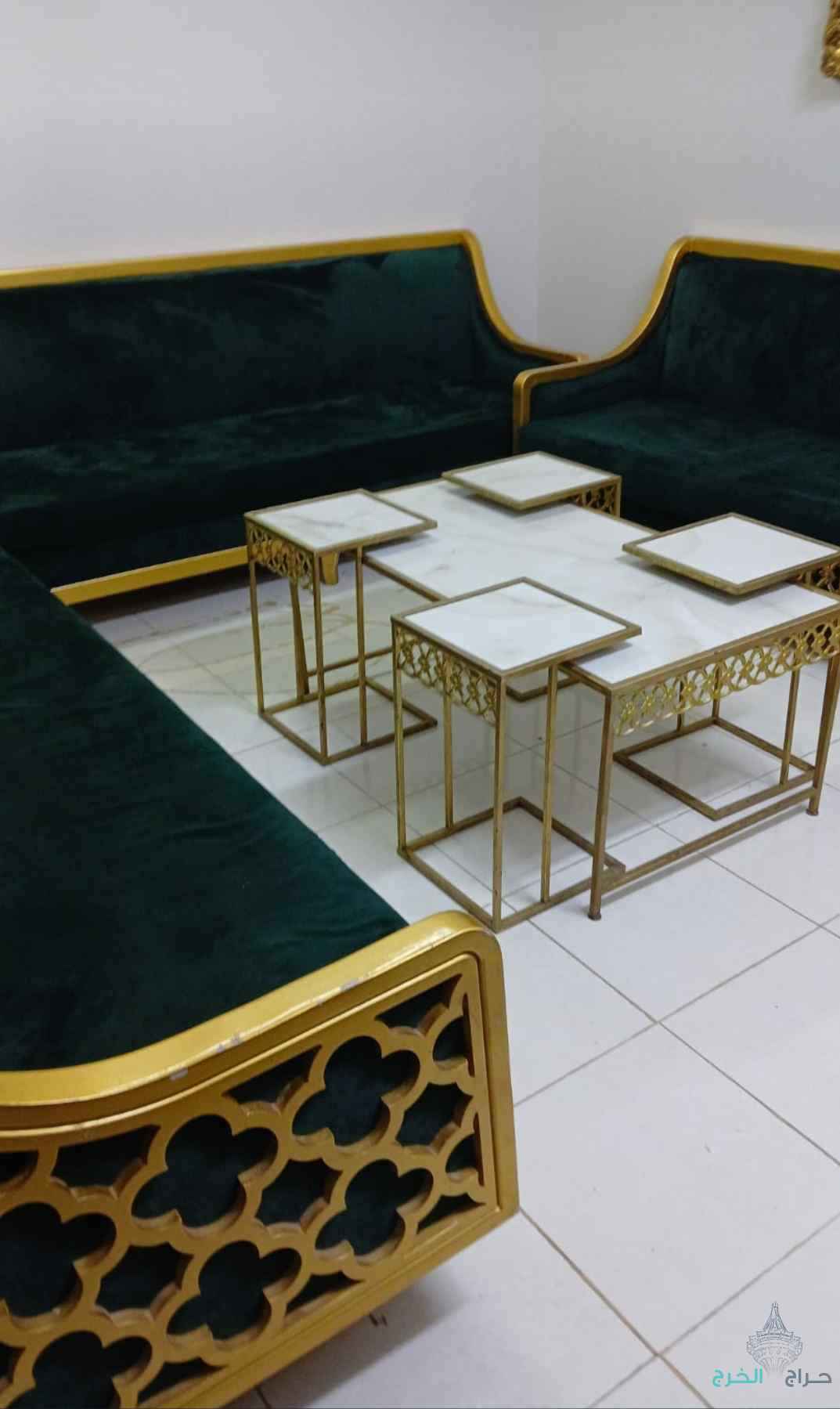 غرفة نوم + كنب + مطبخ