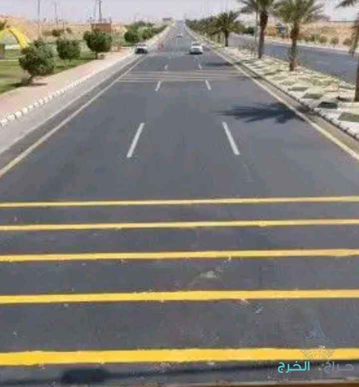 تخطيط طرق تخطيط مواقف السيارات وتخطيط محطات الوقود وتخطيط الشوارع ورسم اسهم ورسم مواقف معاقين ورسم احرف ودهان البلدوره