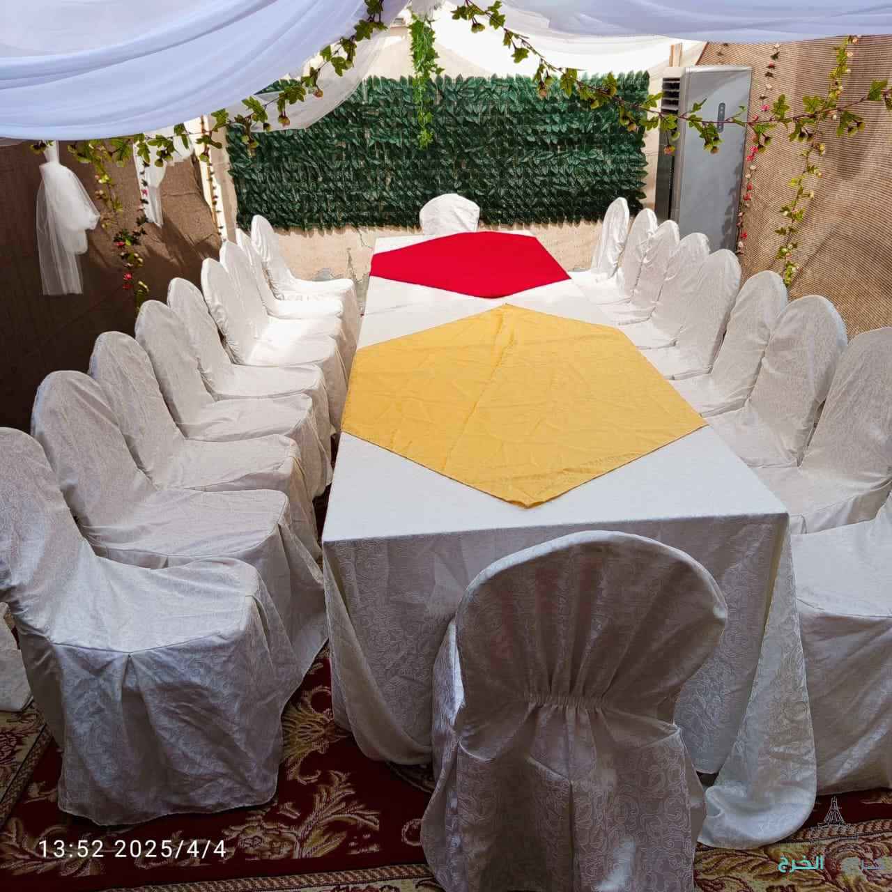 تاجر طاولات طعام