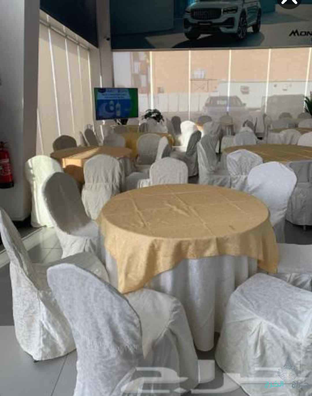 تاجر طاولات طعام