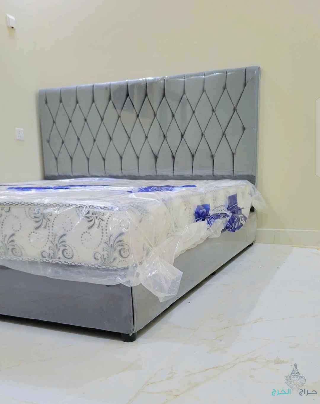 سرير مع مرتبه +توصيل  ?