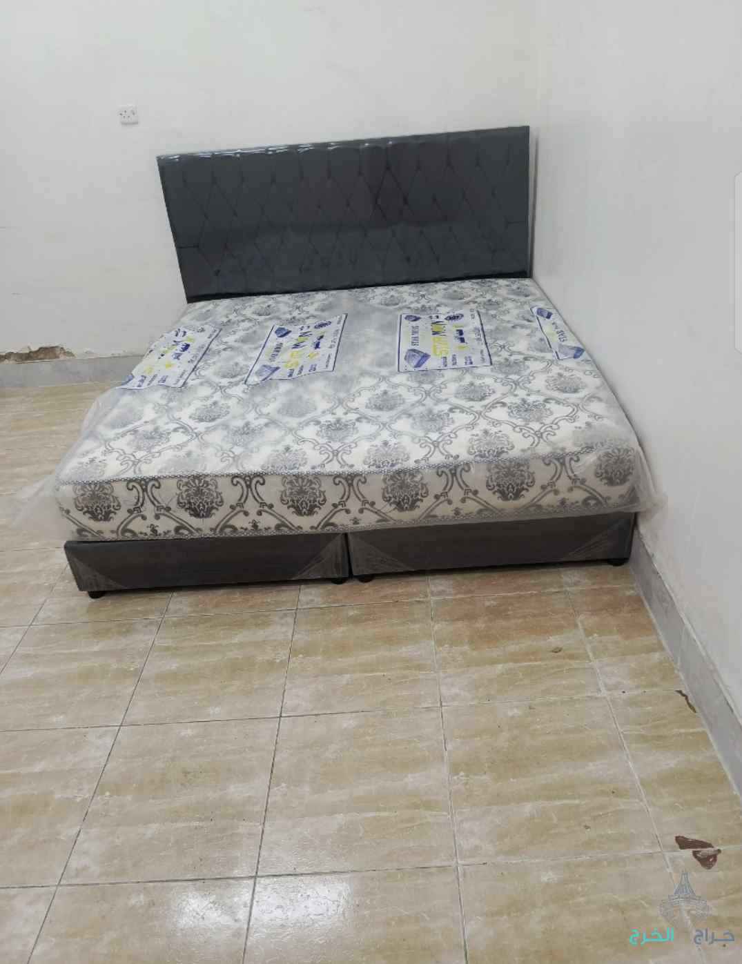 سرير مع مرتبه +توصيل  ?