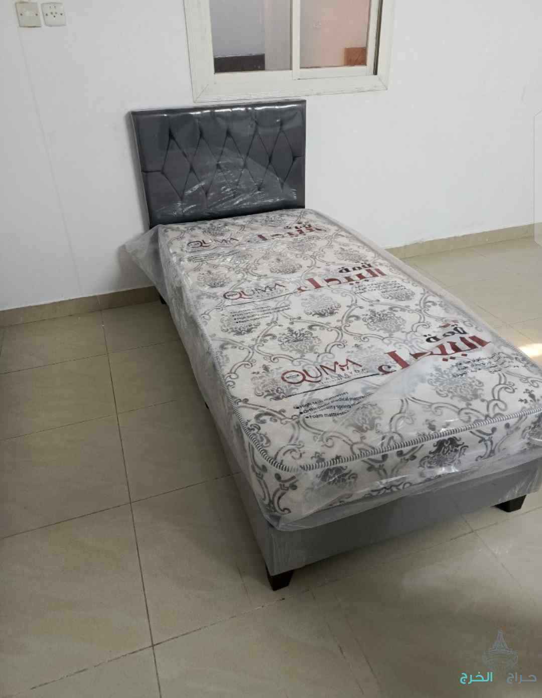 سرير مع مرتبه +توصيل  ?