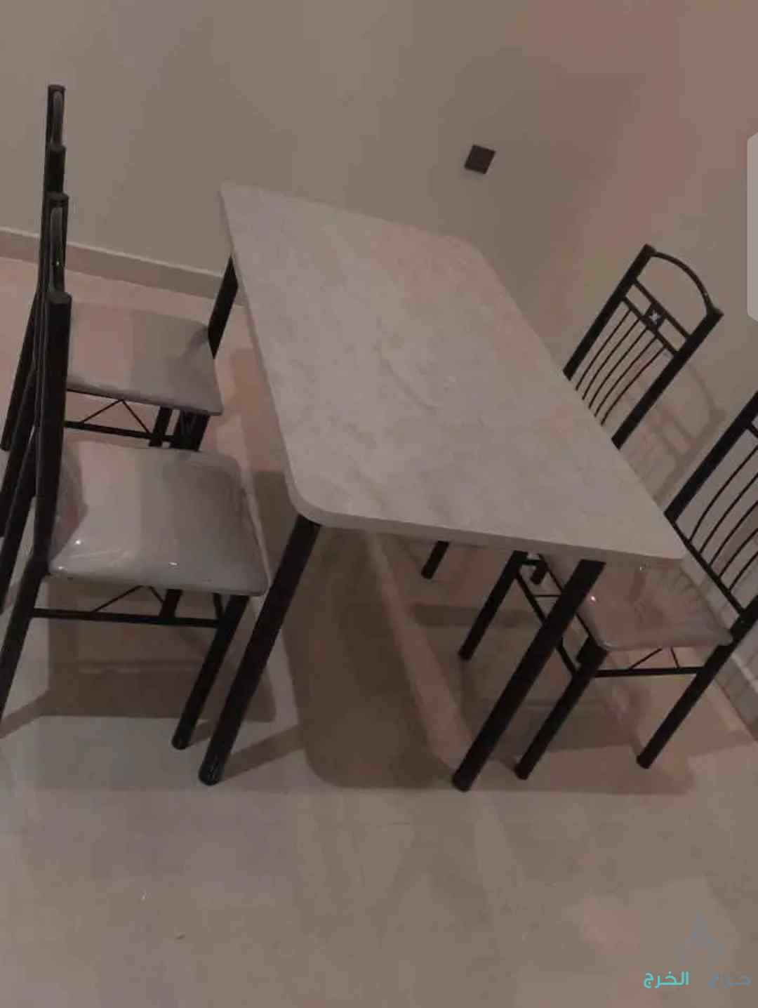 سرير مع مرتبه +توصيل  ?