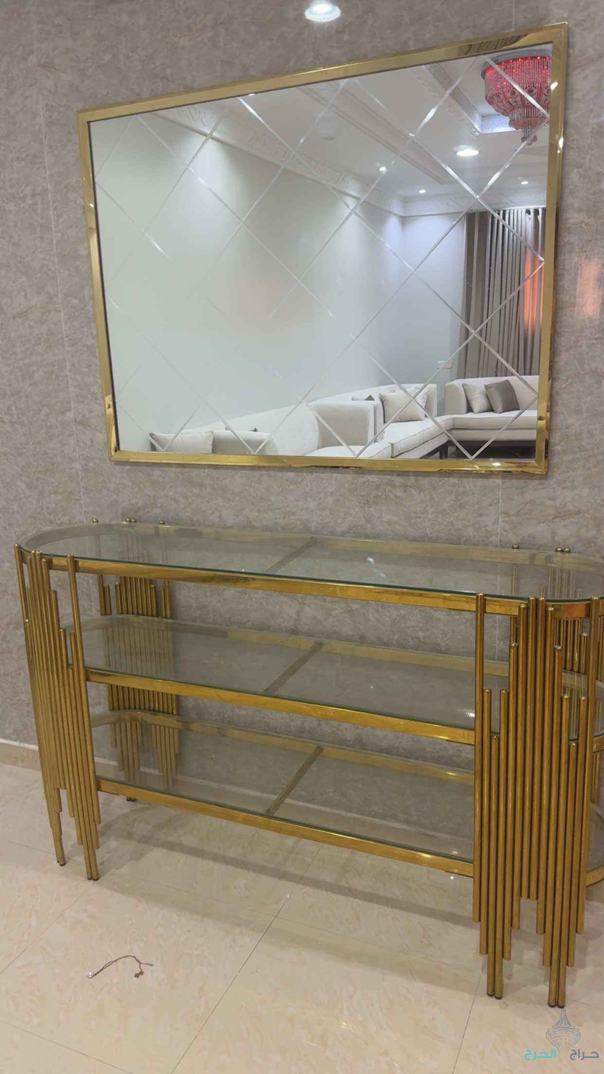 مدخل ذهبي مع مرايا سلا يوجد به اي عيوب او كسور