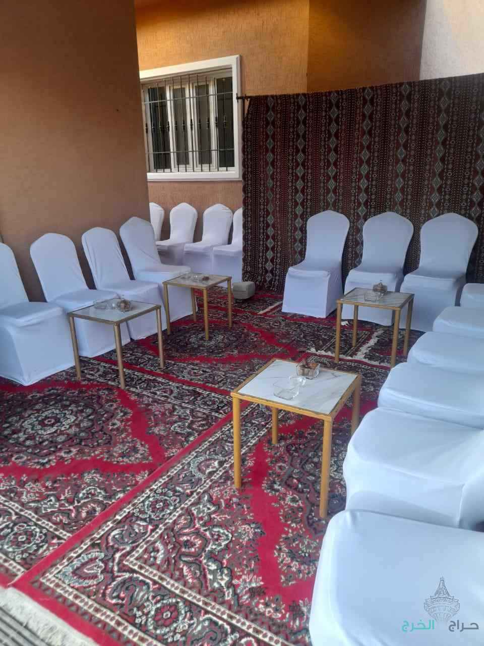 لتاجير المكيفات الدولبي والاسبلت والكراسي الملكي والكراسي الكزاز والطاولات 