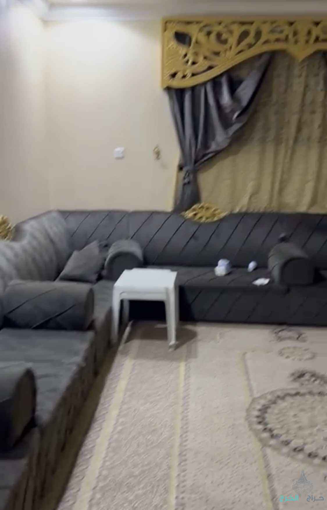 كنب نظيف للبيع