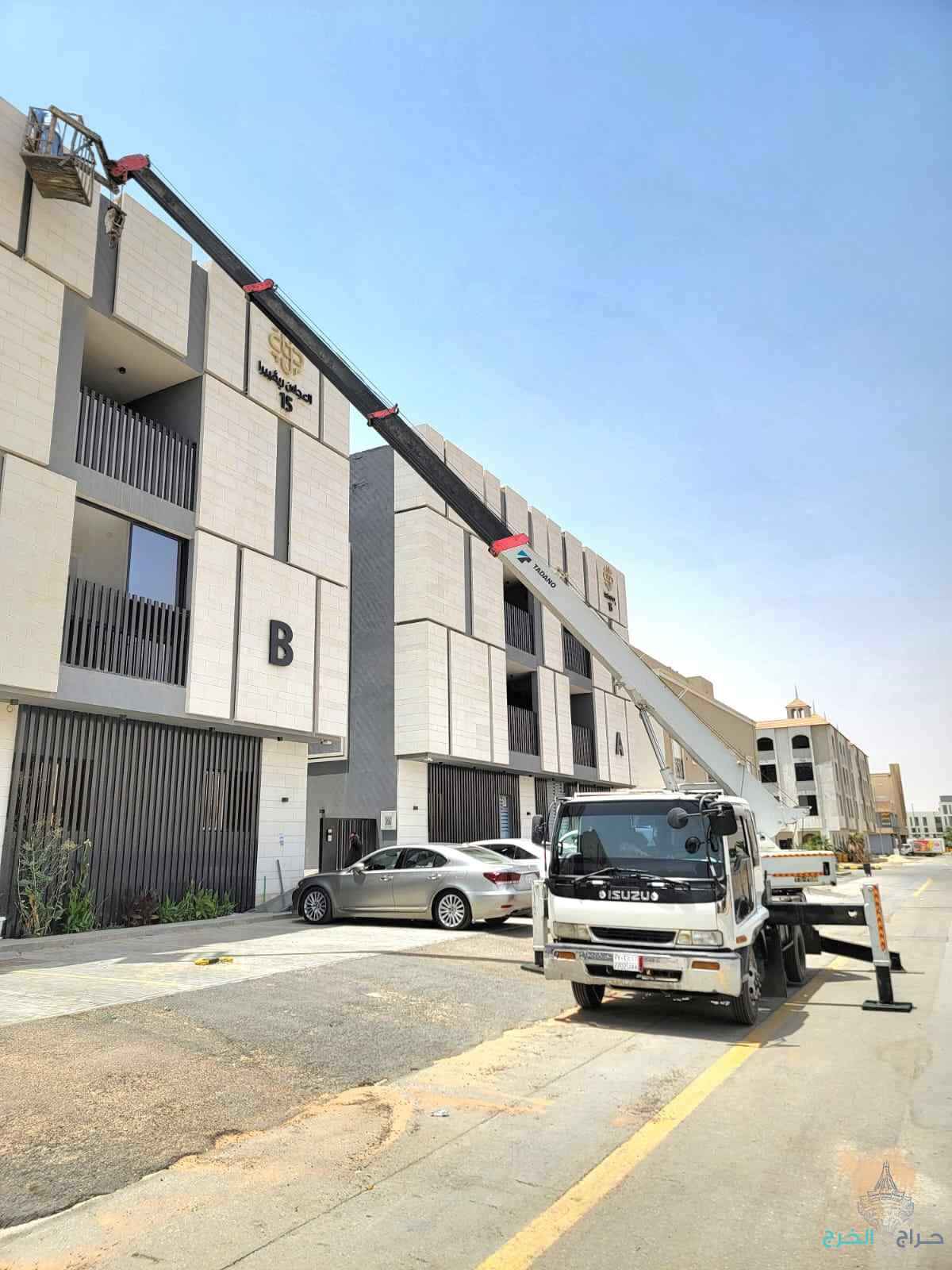 تأجير رافعات شوكيه كرينات تليهندر تورلايت سيزر لفت مان لفت موديلات جديده ضمان جوده اتقان في العمل 