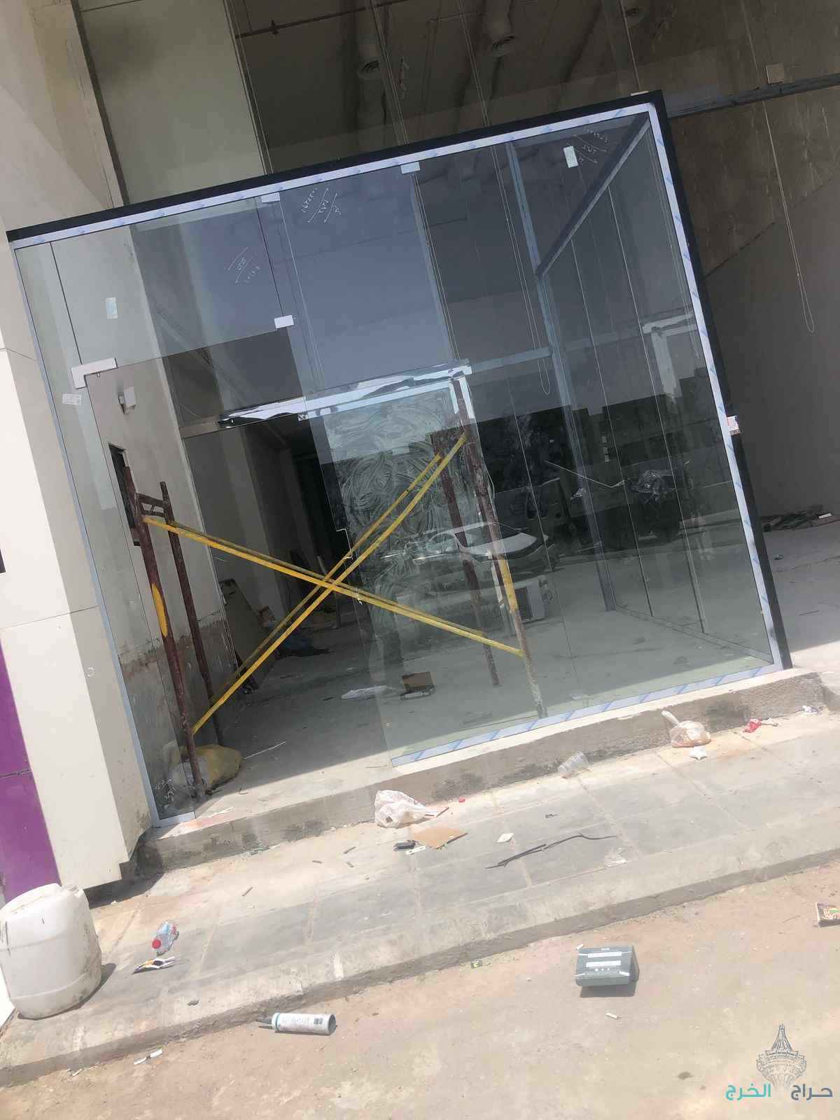 زجاج سكريت واجهات مكاتب شور دربزين استركشر المنيوم فك تركيب صيانه ابواب سحاب 