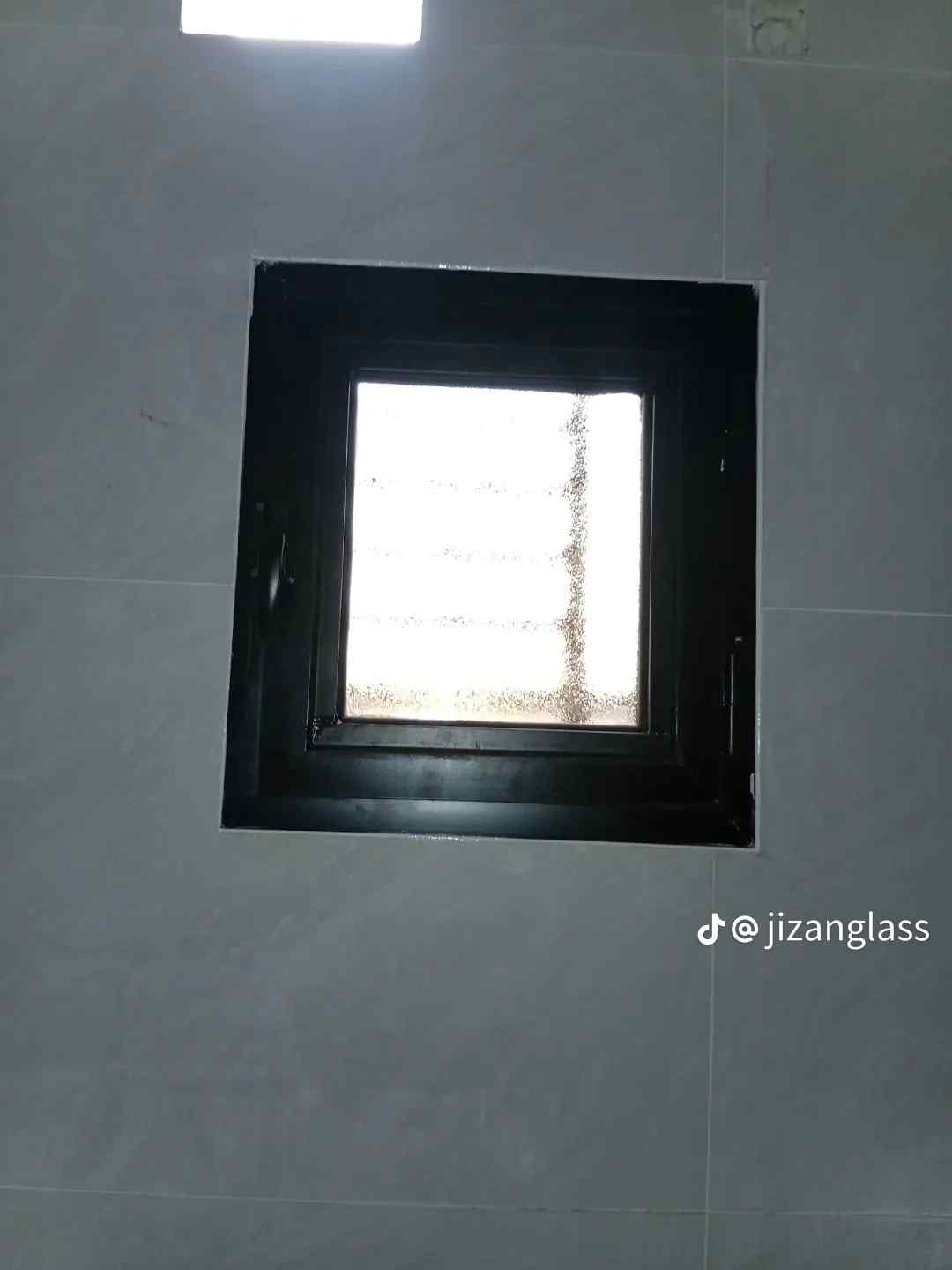 زجاج سكريت صبياء