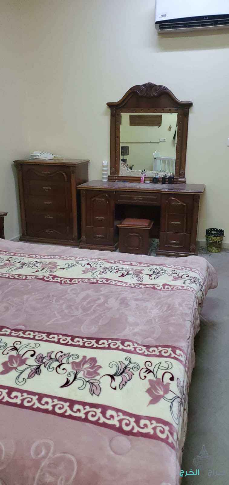 غرفة نووم بحاله جيده جداً 