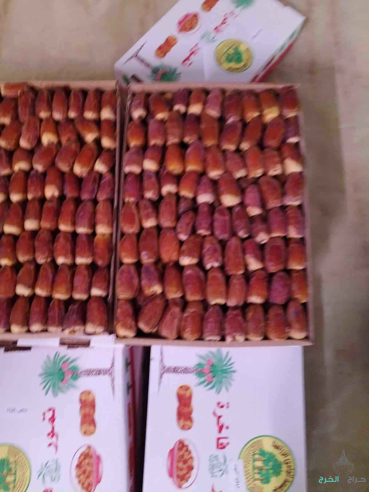 يوجد لدينا تمور مجدول عجوه صقعي مكتومي سكري اخلاص جميع انواع التمور الخرج 