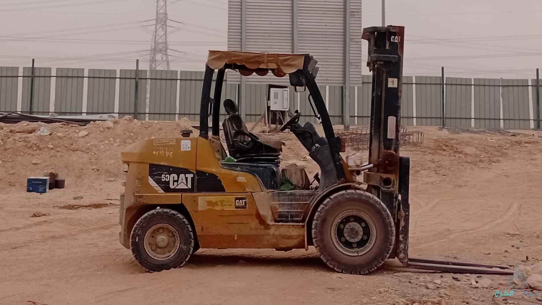 إيجار رافعه شوكيه ٥ طن صناعيه مدن 