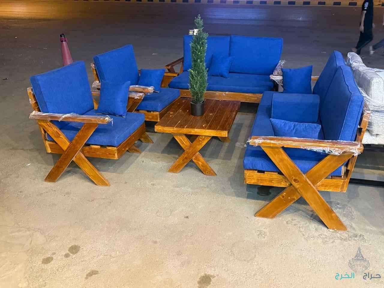 كراسي خشب كراسي حديد وطاولات