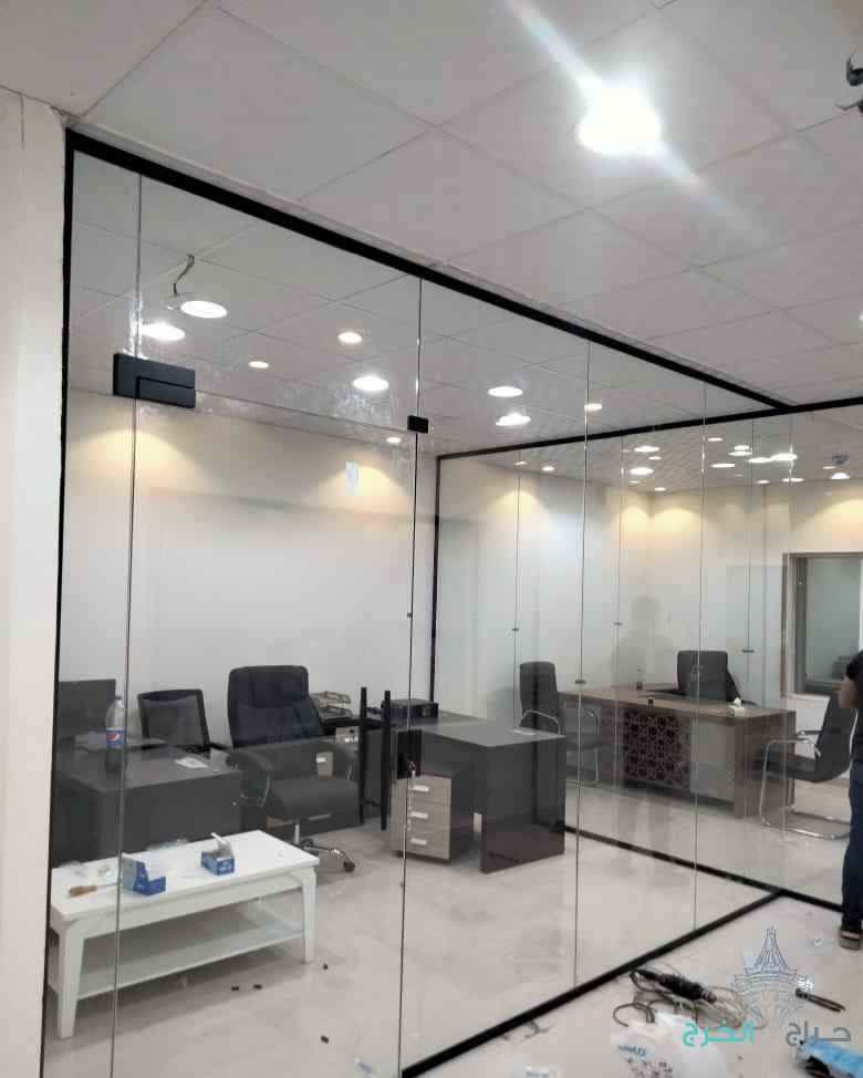 زجاج مكاتب سكوريت زجاج وجهات سكوريت