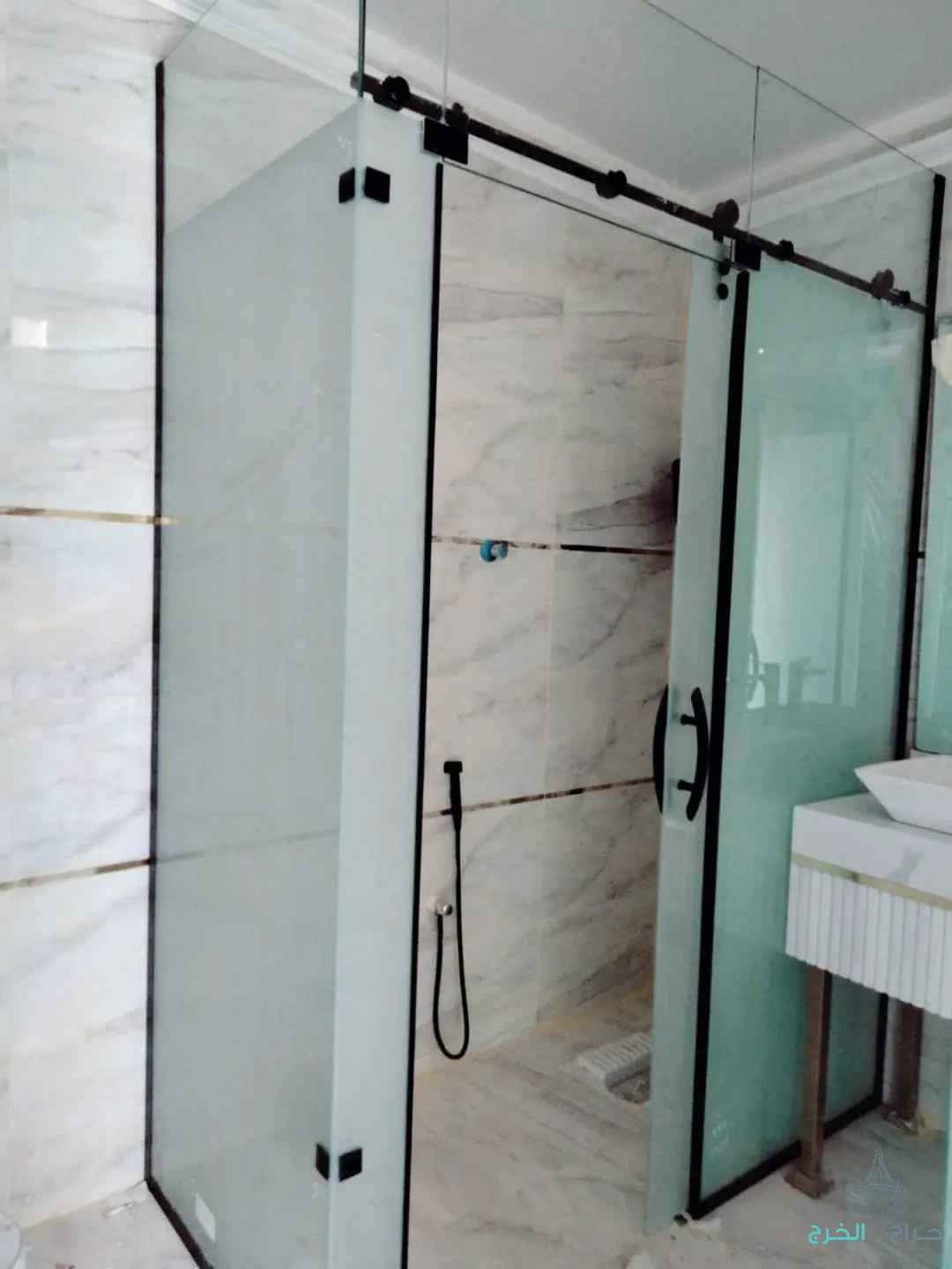 زجاج مكاتب سكوريت زجاج وجهات سكوريت