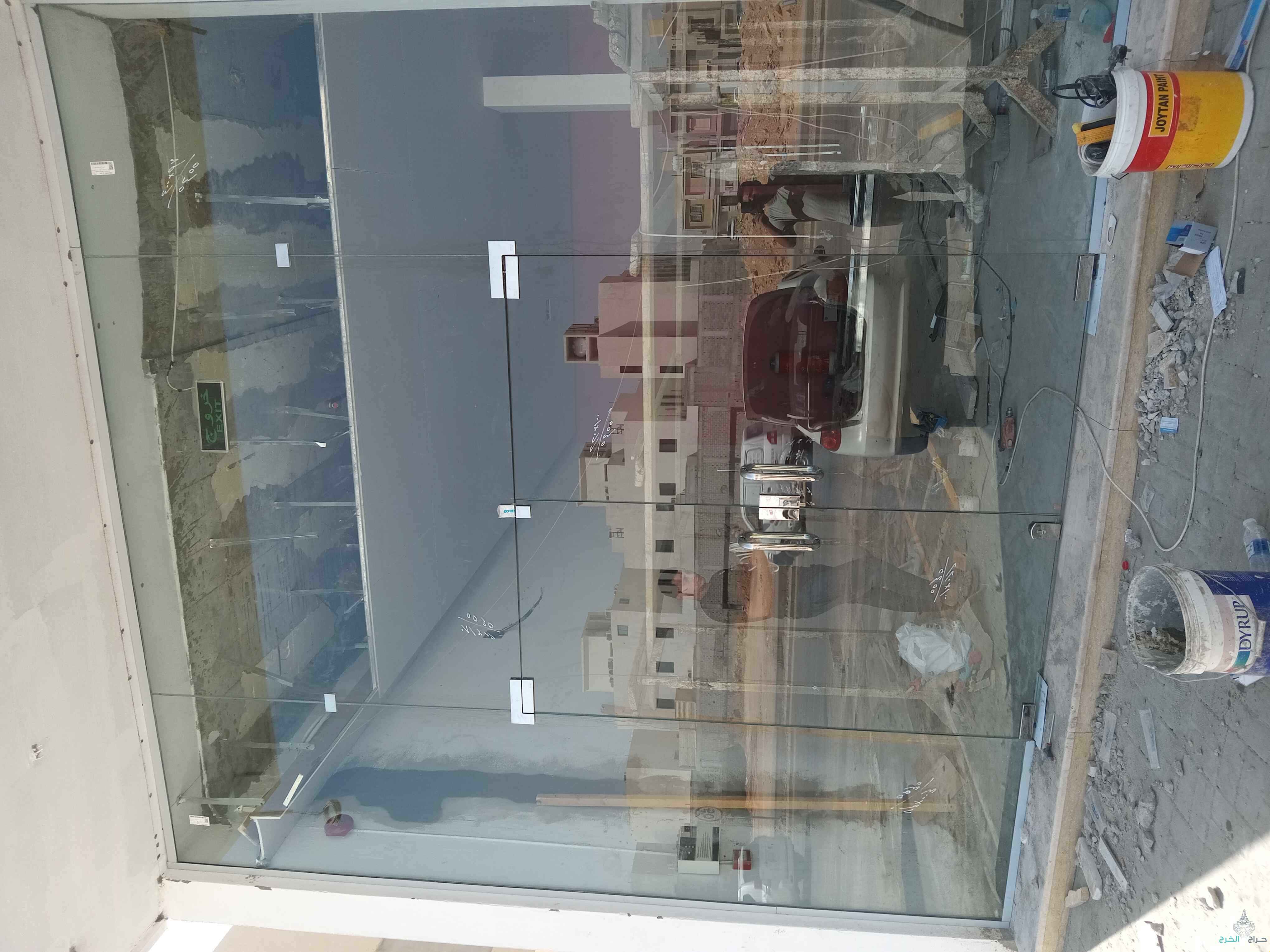 زجاج مكاتب سكوريت زجاج وجهات سكوريت