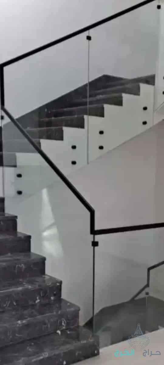 زجاج مكاتب سكوريت زجاج وجهات سكوريت