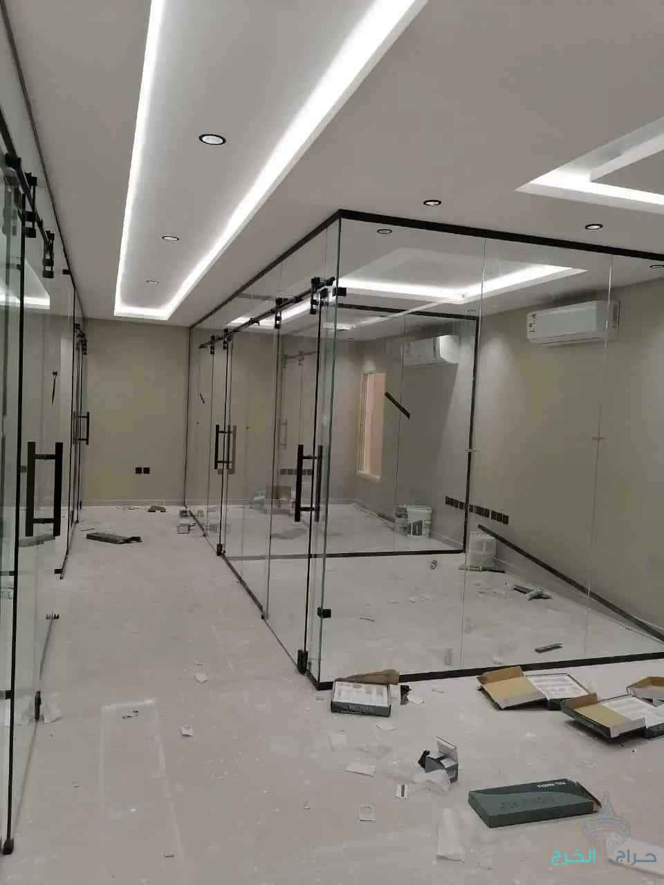 زجاج مكاتب سكوريت زجاج وجهات سكوريت 