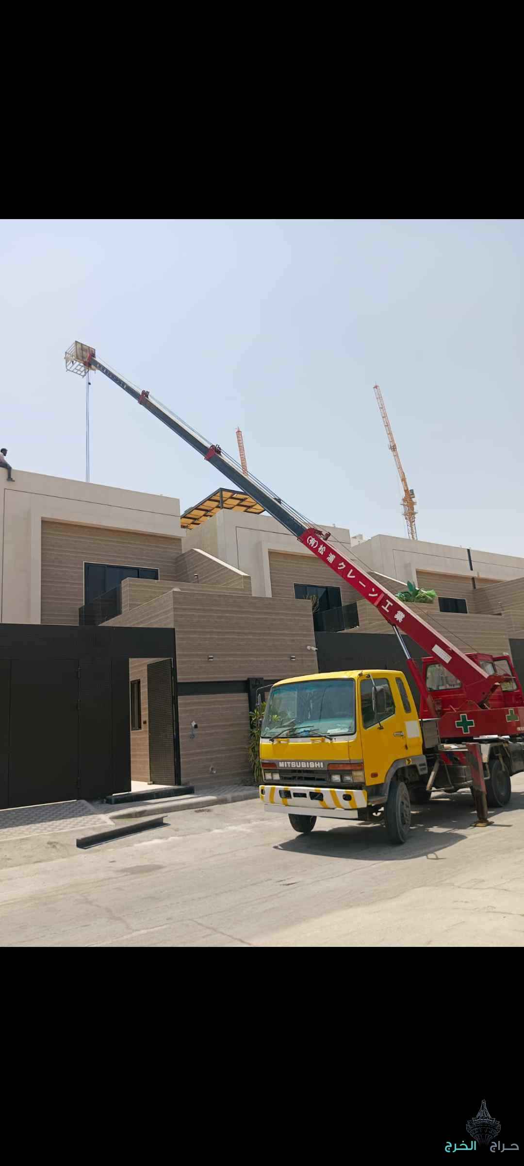 رافعات شوكيه للإيجار