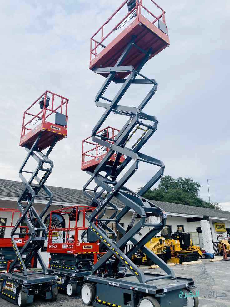 مانلفت رافعة مقصية كهرباء سقالة ديزل كهربا سيزرلفت سيزرلفتات scissorslift manlfit for rent forklift jcb Tlahander 0531407694