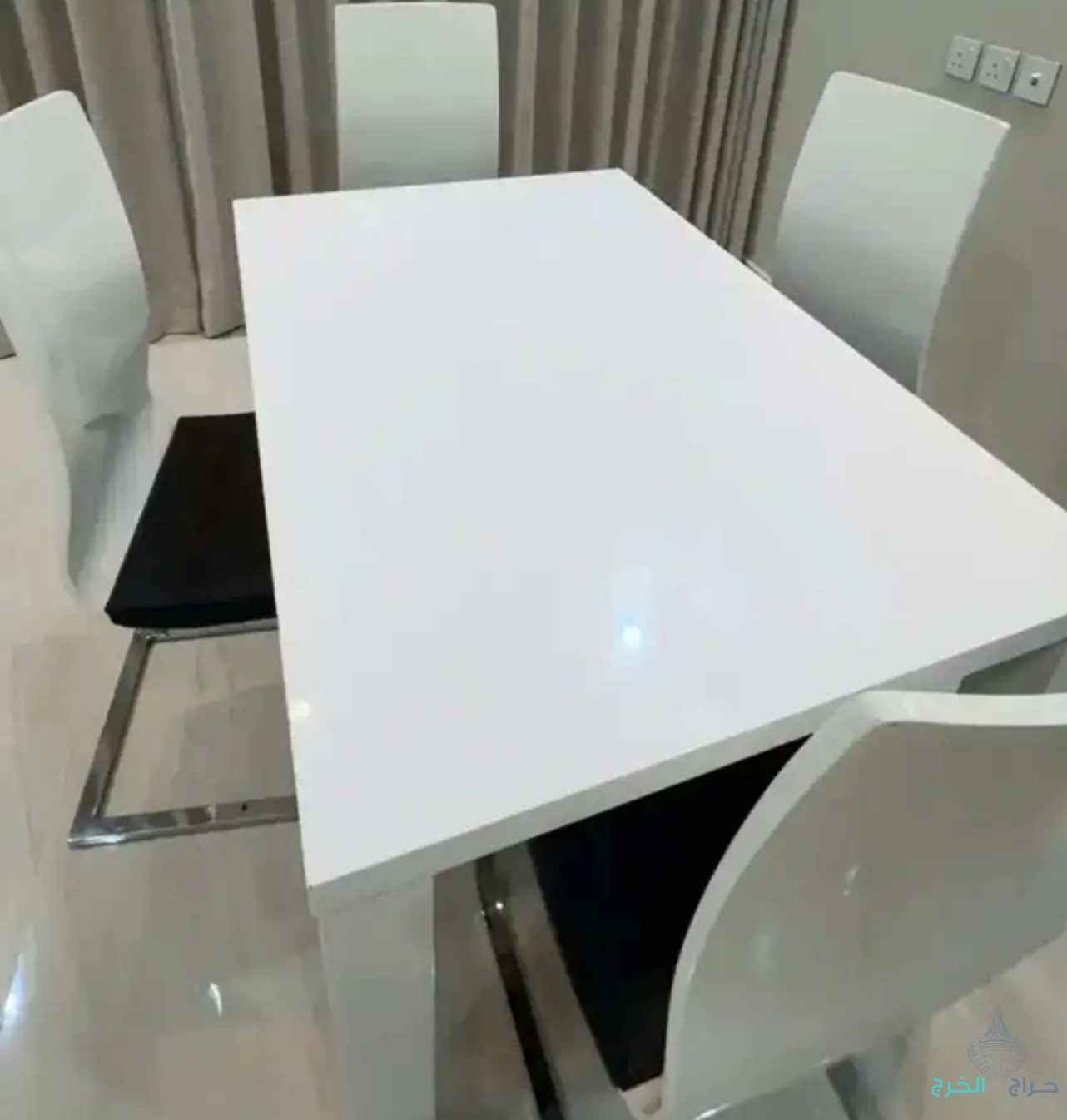 طاولة طعام للبيع