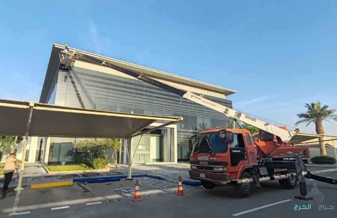 تنظيف واجهات زجاجيه