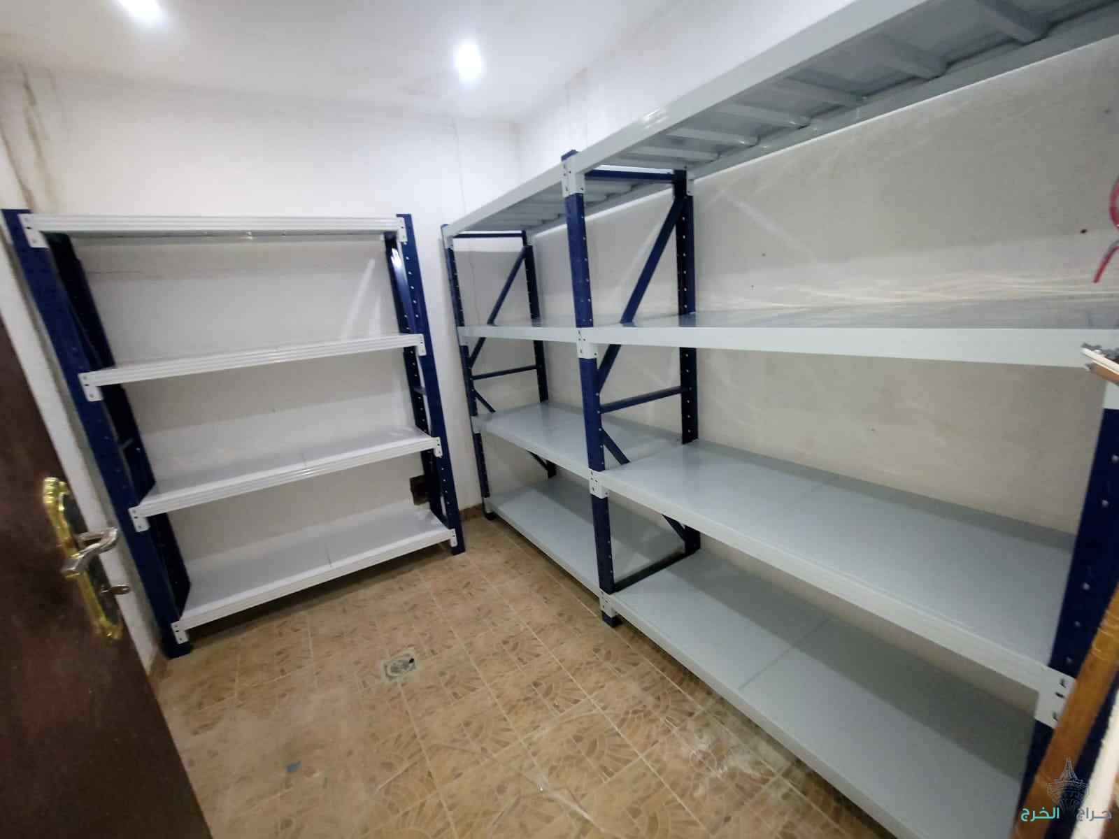 رفوف مستودعات