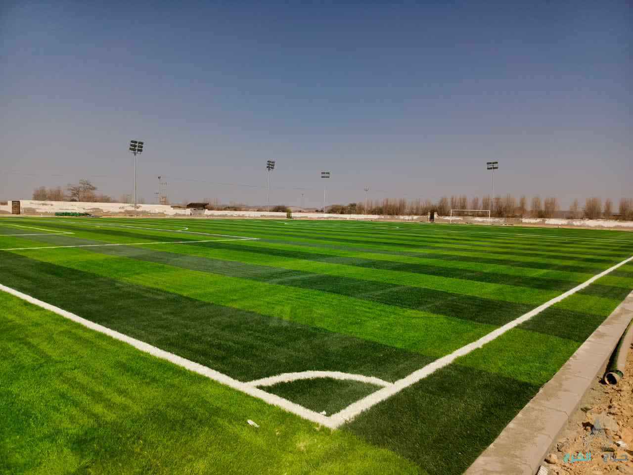 معلم انجيلا صناعي ملاغب كوره خدايق تركيب خشب صناعي ديكورات 