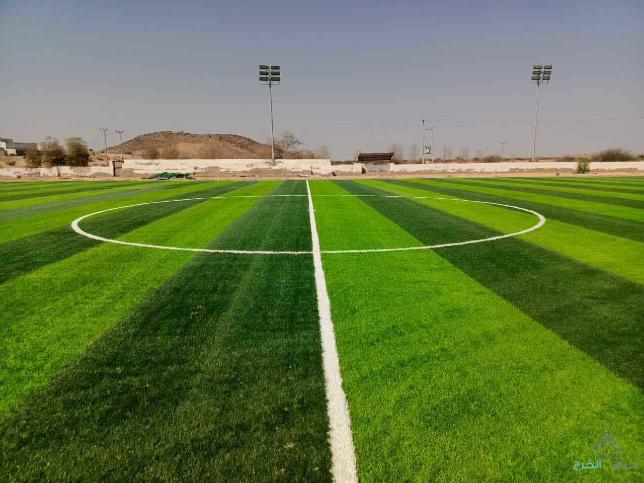 معلم انجيلا صناعي ملاغب كوره خدايق تركيب خشب صناعي ديكورات 