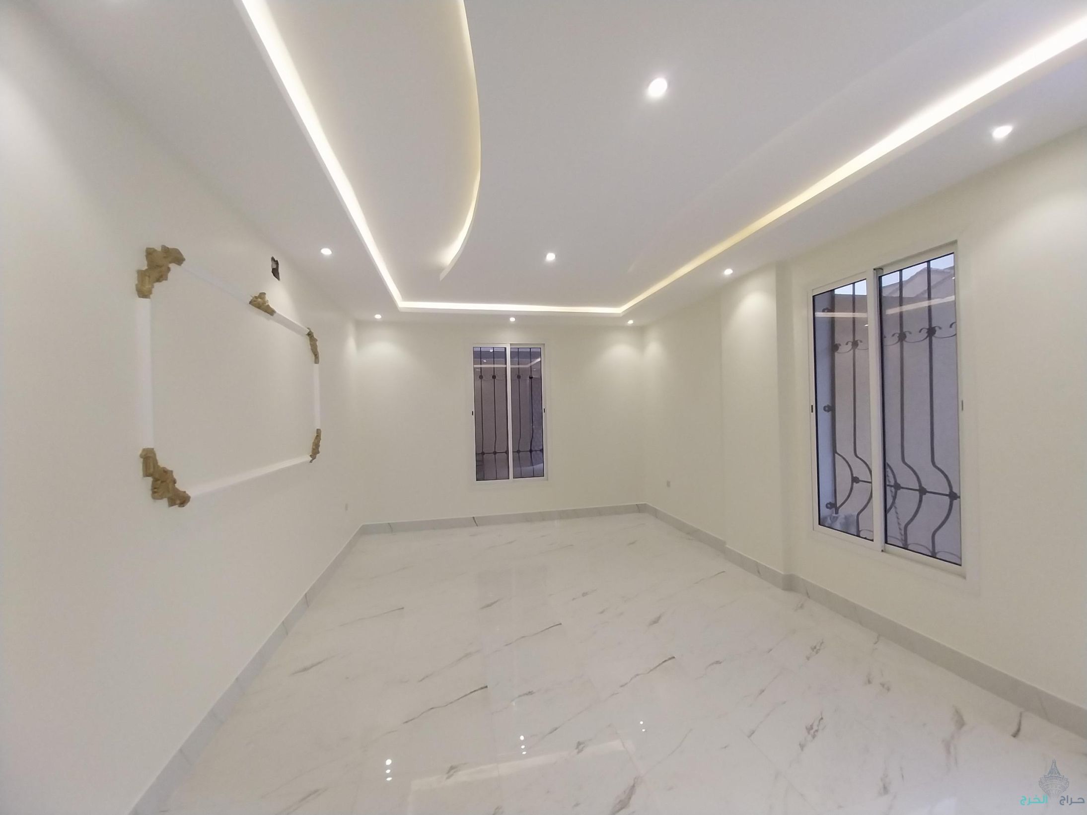 للبيع فيلا مساحة 420 درج داخلي مع شقتين