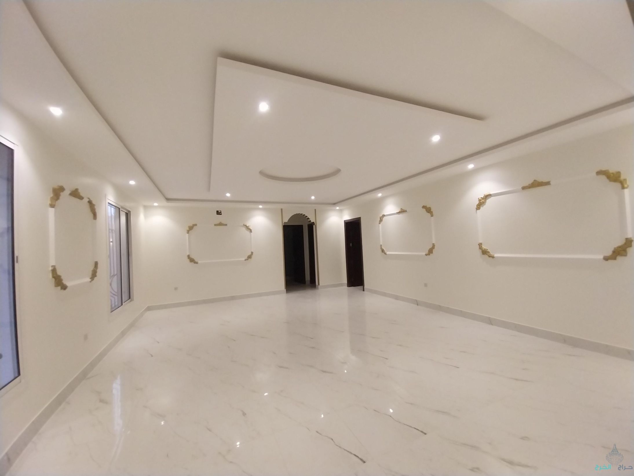 للبيع فيلا مساحة 420 درج داخلي مع شقتين