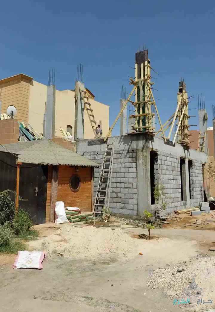 مقاول بناء على