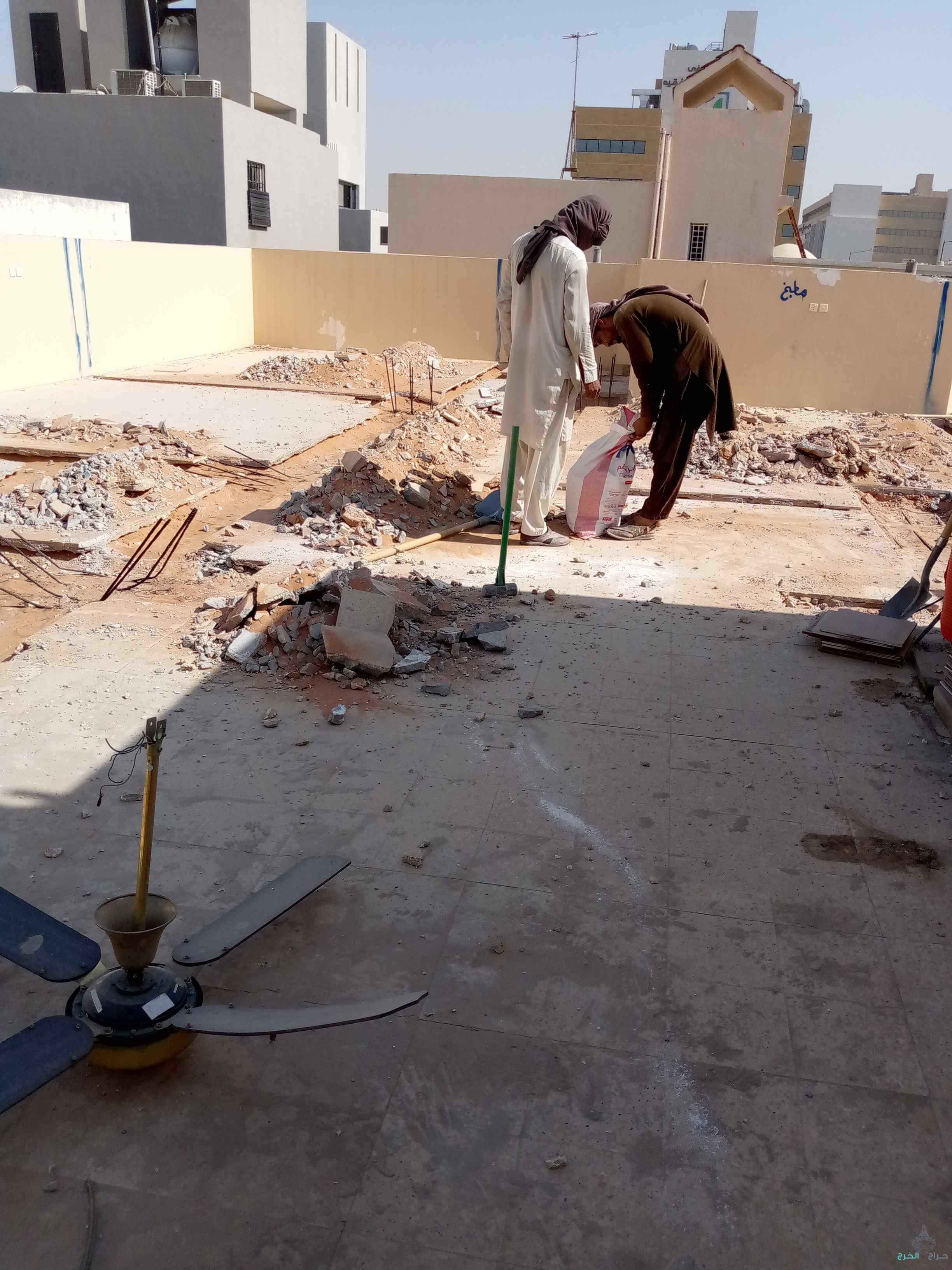 مقاول بناء على