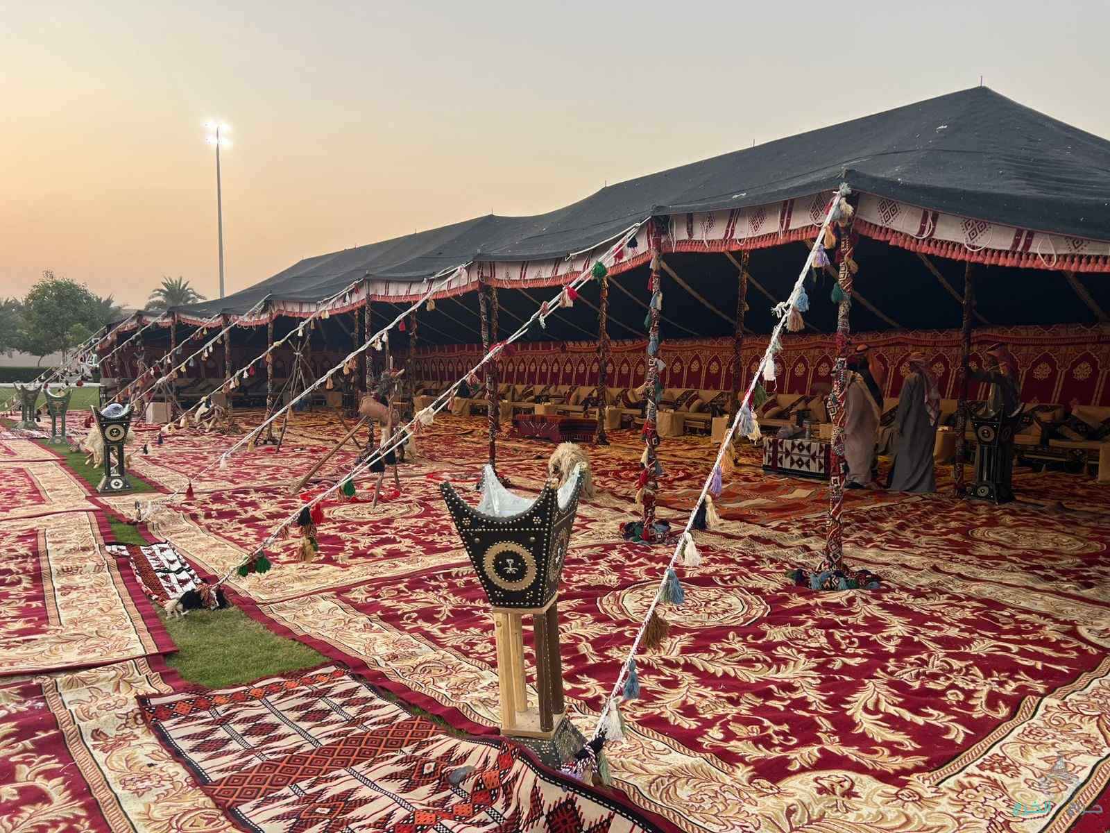 تأجير خيم اوروبيه جلسات شعبيه كنب مستطيل كنب داري