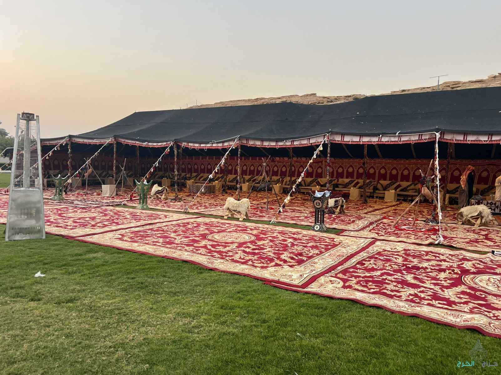 تأجير خيم اوروبيه جلسات شعبيه كنب مستطيل كنب داري