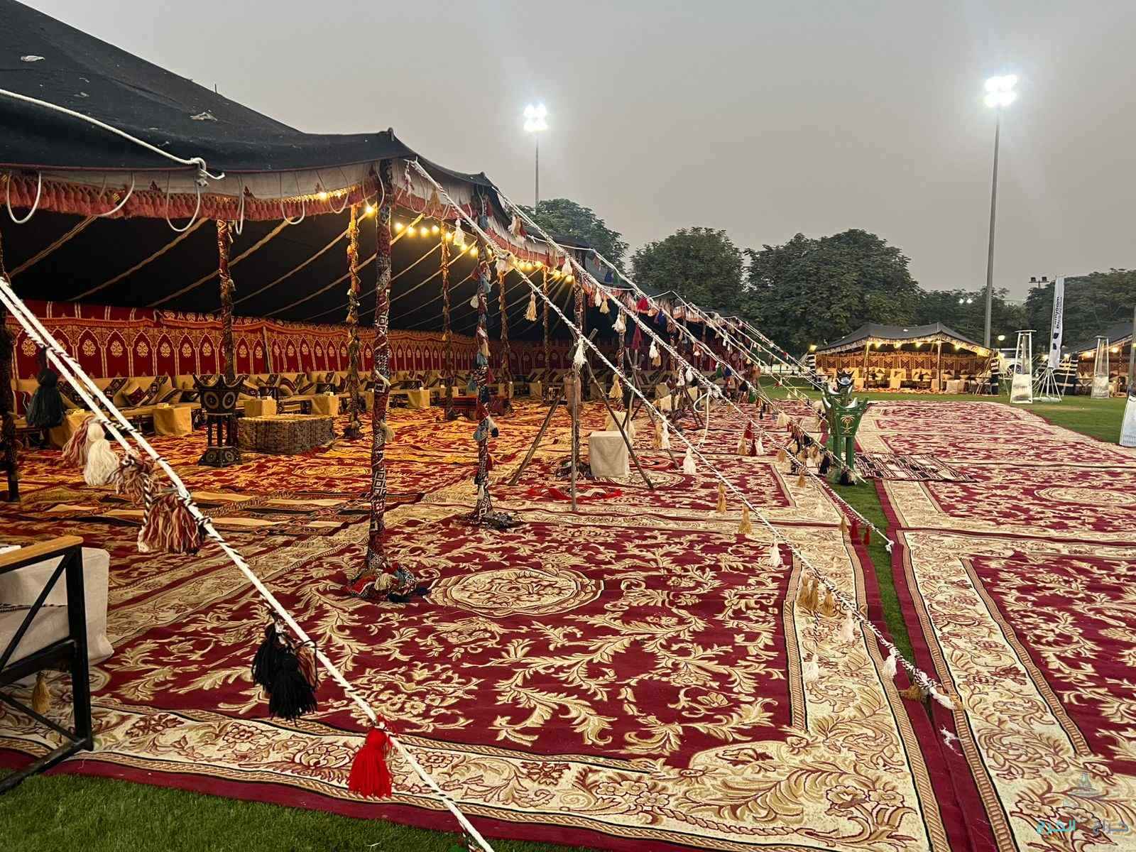 تأجير خيم اوروبيه جلسات شعبيه كنب مستطيل كنب داري