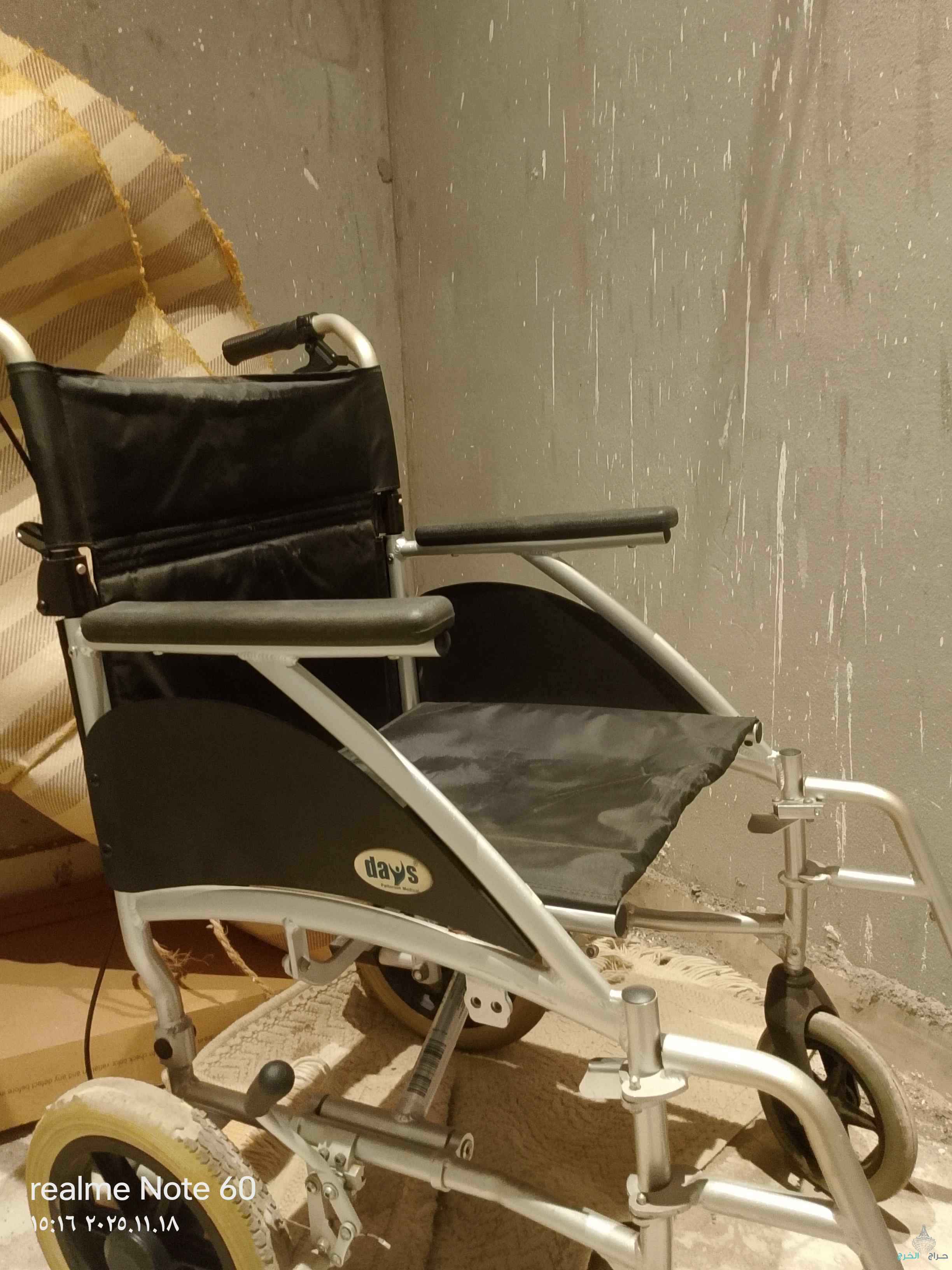 كرسي متحرك يدوي مستخدم نظيف