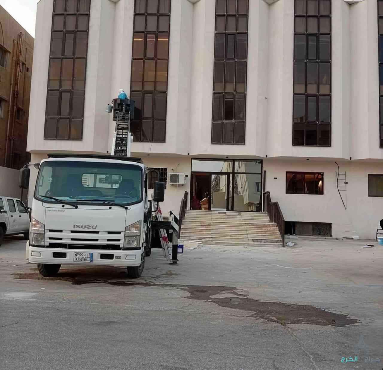 تنظيف واجهات زجاجيه 