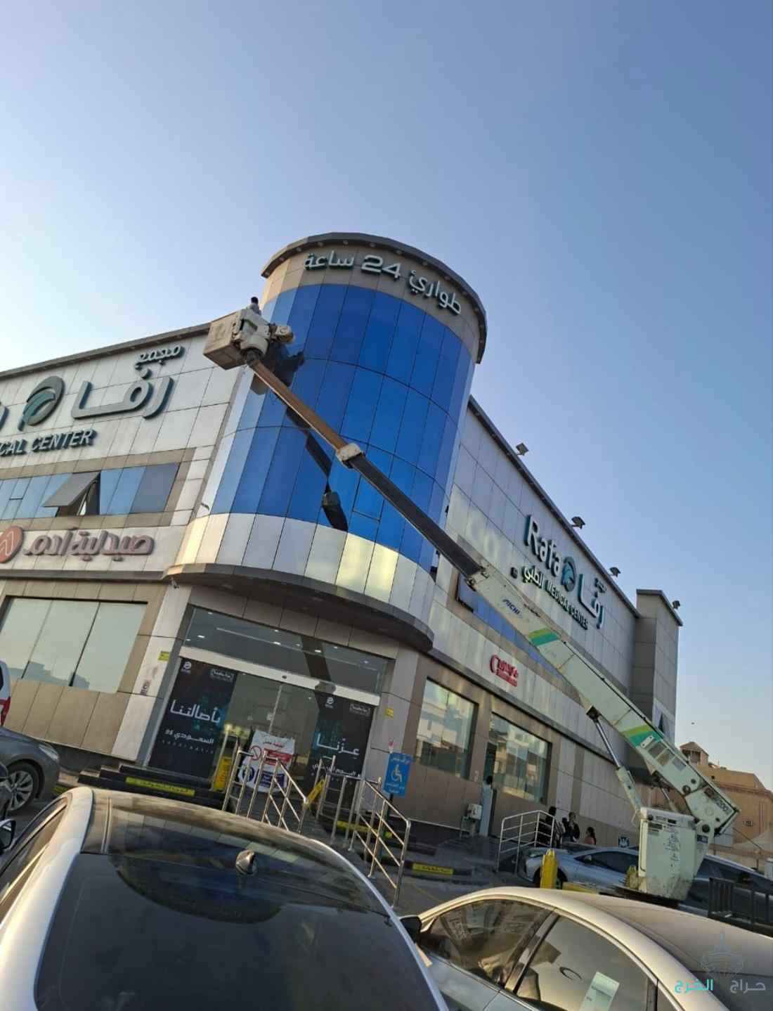 تنظيف واجهات زجاجيه 