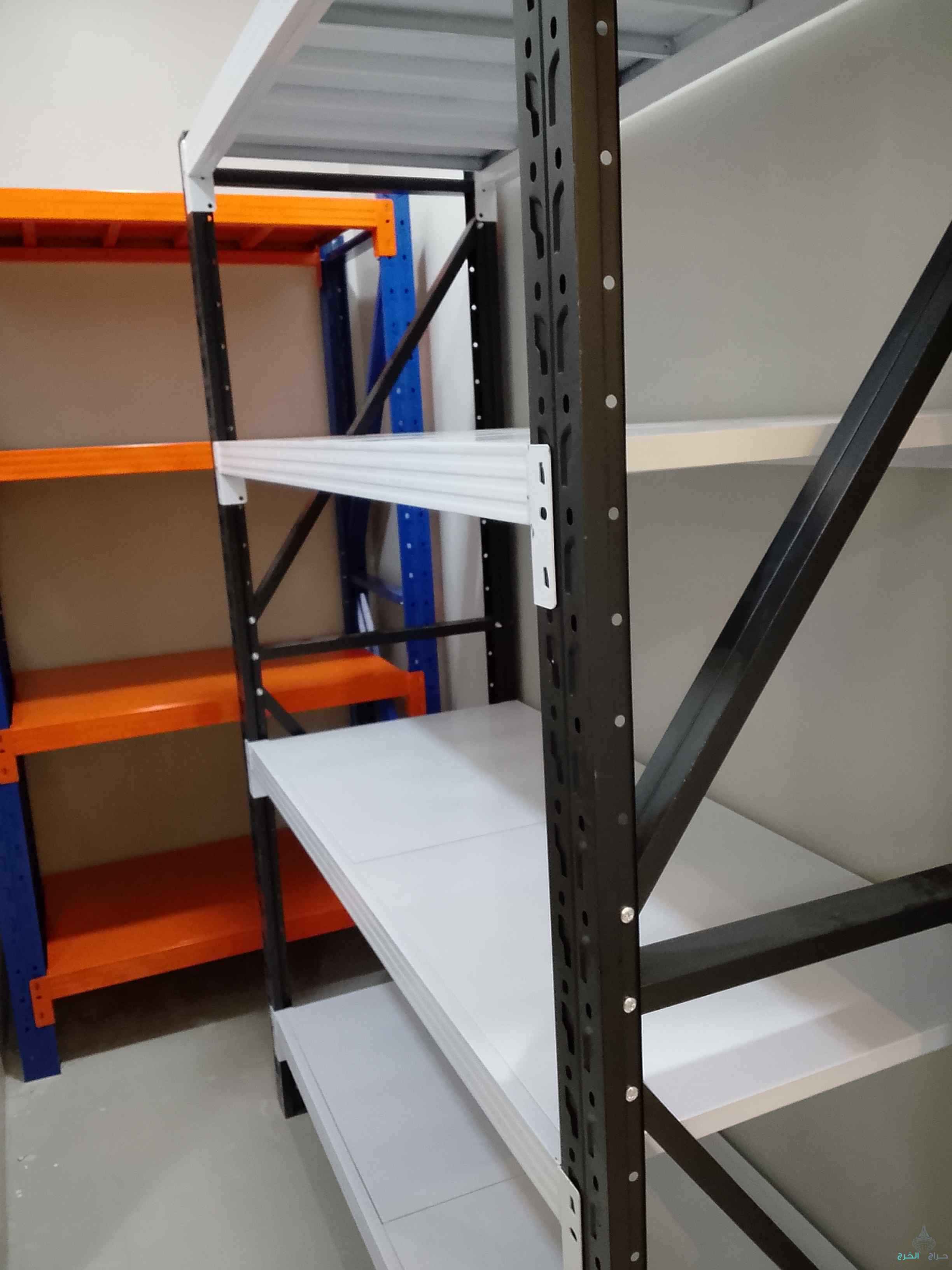 رفوف سوبر ماركت رفوف منازل رفوف مطابخ رفوف صيدليات طاولات مكاتب كاشير 