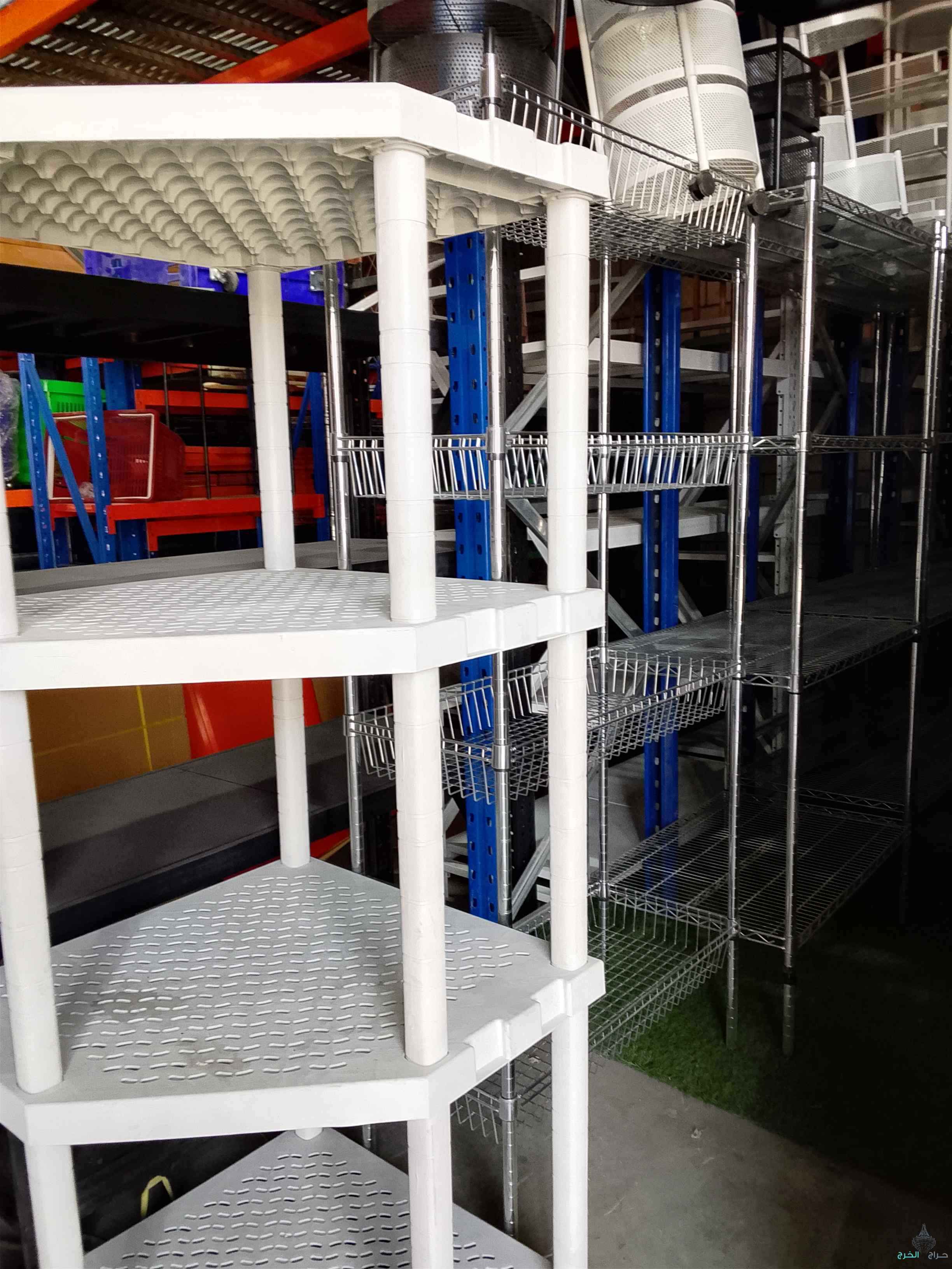 رفوف سوبر ماركت رفوف منازل رفوف مطابخ رفوف صيدليات طاولات مكاتب كاشير 