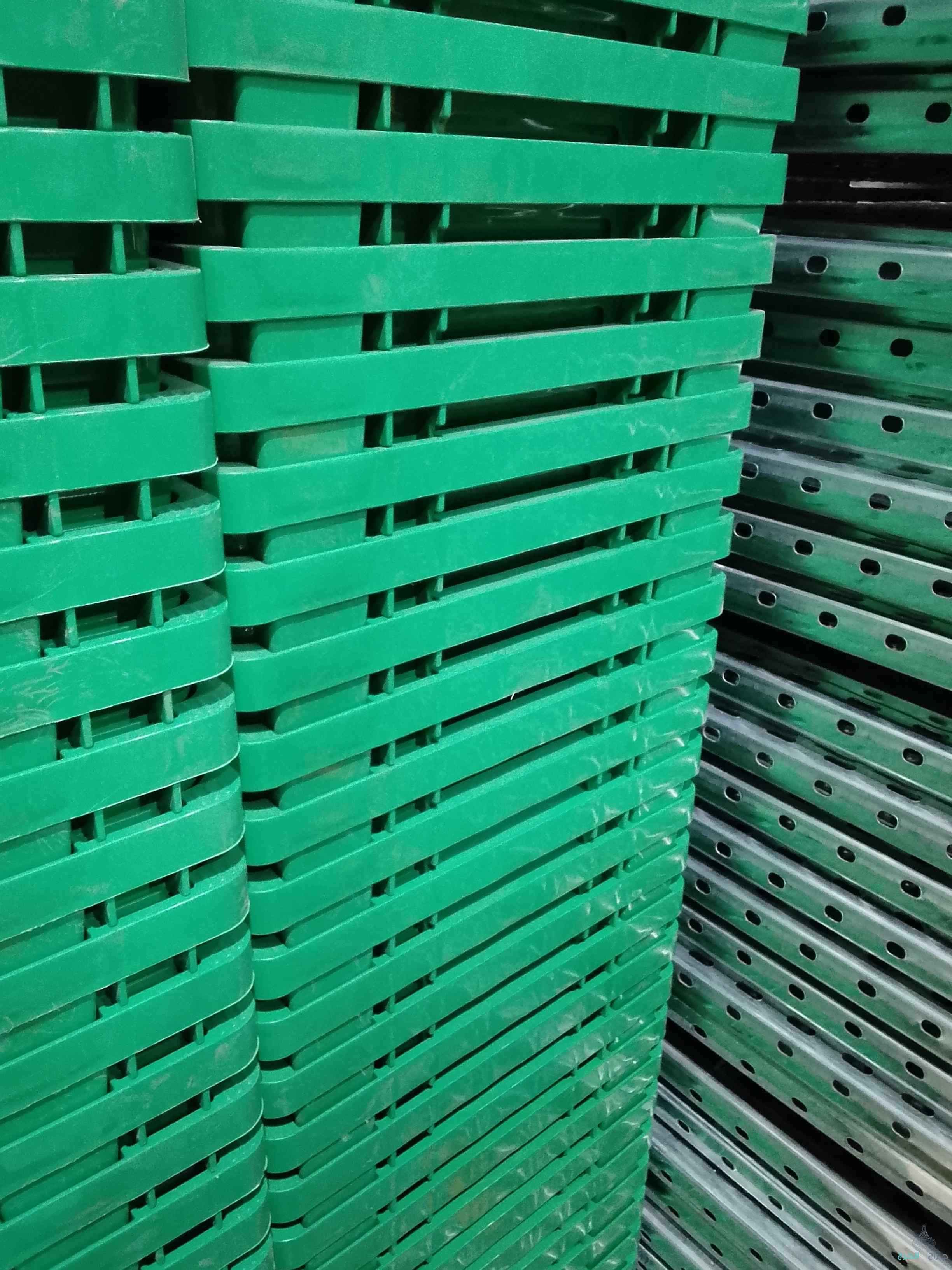 رفوف سوبر ماركت رفوف منازل رفوف مطابخ رفوف صيدليات طاولات مكاتب كاشير 