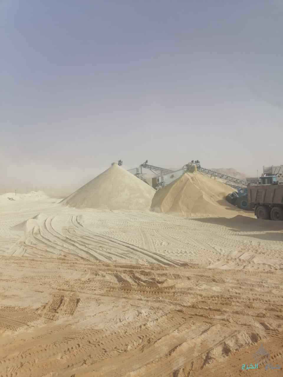 مواد بناء رمل احمر بحص بسكرس