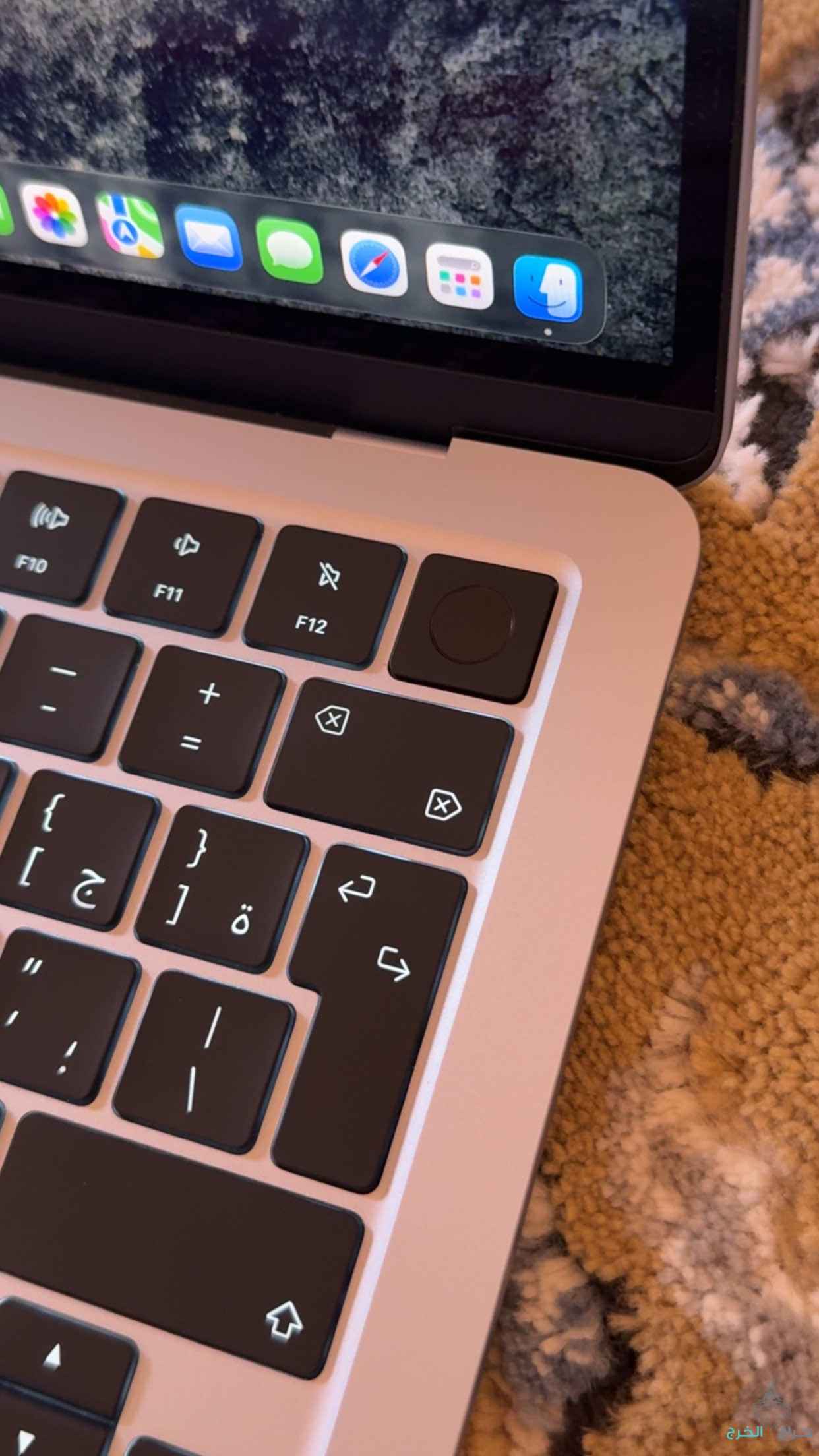 ابل ماك بوك اير M4 ازرق 