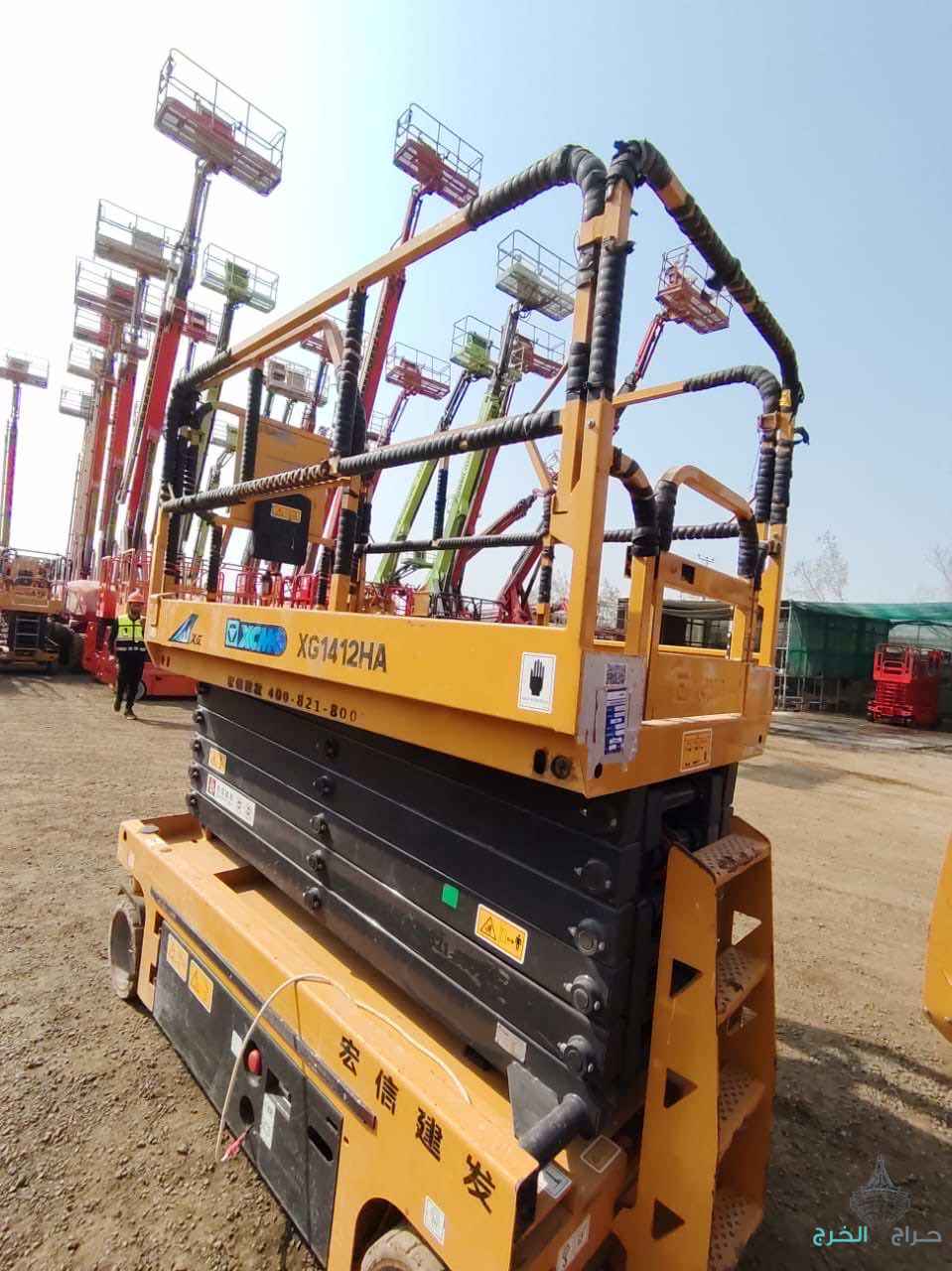 رافعه مقصيه scissor lift سيزر لفت 8متر10متر12متر14متر16متر كهرباء للايجار